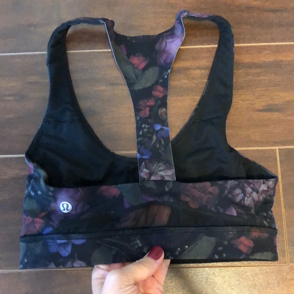 Lululemon sports bra